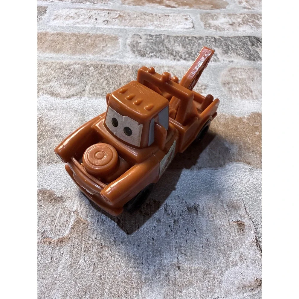 Disney Pixar Cars‎ Tow Mater Plastic Toy Truck Brown Rolling Vehicle 4 Inch